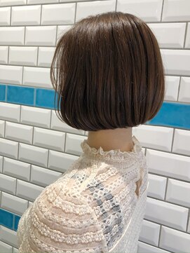 ルームバイシー 新宿(Loom. by Sea) コンパクトミニボブ×オリーブカラー【杉野ちひろ】