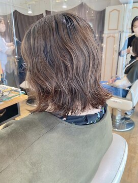 ネオリーブ チロル 横浜西口店(Neolive CiroL.) 切りっぱなしボブ ニュアンスパーマ