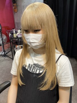 モイ(moy) ウルフ風レイヤーカット×ブロンド