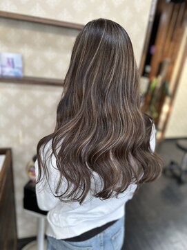 サロウィン 静岡 呉服町通り店(SALOWIN) 白髪ぼかしハイライト