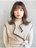韓国風外ハネくびれミディアムレイヤーぱっつんバング