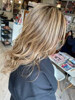 ヘア メイク ココ(hair make coco)&nbsp;ホワイト×ライトブラウン