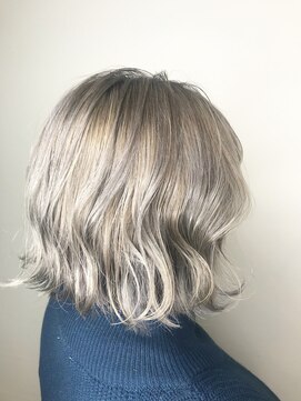 フラット 千葉(Flat.) ホワイティアッシュベージュミディ/JAGARA代見【千葉】