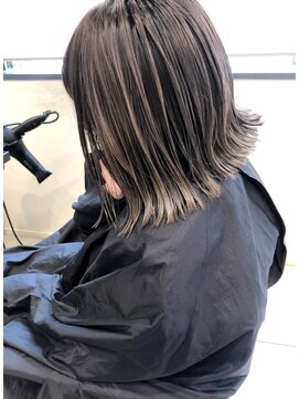 トルネード(TORNADO) 外国人風ハイライトバレイヤージュシャドウルーツ グレージュ