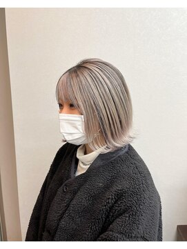 エミーバイモアムー(Emmie byMoremuu) シャドールーツという名のバレイヤージュ