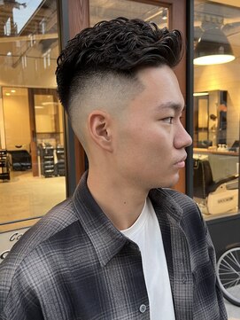 フリーク バーバーショップ 都島店(FREAK BARBER SHOP) スキンフェード直毛改善アイロンパーマ