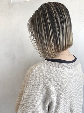 イリ 心斎橋(ili) バレイヤージュカラー