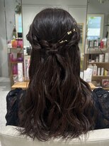 ゼストララ(ZEST Lara)&nbsp;ロープハーフアップで大人らしさを【ZEST Lara】