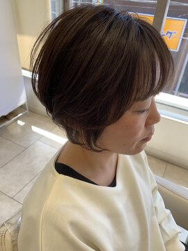 アッシュ 仙川店(Ash) 前髪あり耳掛け丸みくびれショートボブ20代30代40代50代