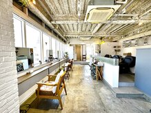 六甲山の景色が一望でき、自然を感じる開放感で癒される空間です