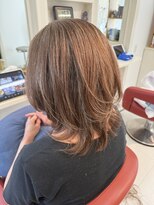 ユーアンドアイ(you & i)&nbsp;白髪ぼかしとミディアムレイヤーで軽やかな大人ヘアに