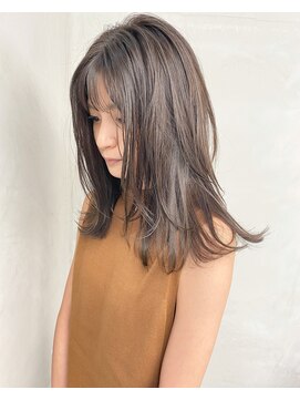 ノク(nok) グレージュカラーセミディレイヤー_厚めバングローライト