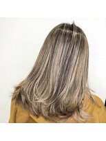 リーブル(Libre)&nbsp;外国人風コントラストバレイヤージュカラー