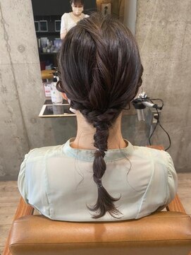 ヘアーアンドメイク ファット(Hair&Make PHAT) 編み込みローポニーアレンジ結婚式二次会20代30代