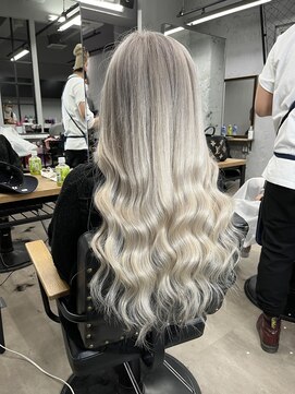 ワン(ONE) ホワイト