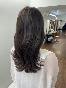 インビテーション(invitation) アッシュベージュ 赤みなしベージュ