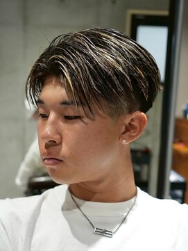 メッツ 原宿(METS) MEN'S/ハイライト×パートスタイル/金メッシュ/短髪
