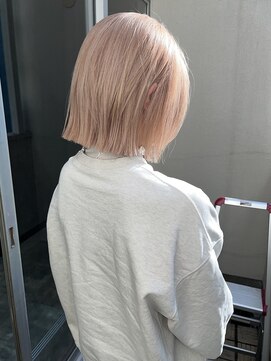 ジェスター(JESTER) 〈atsuno〉切りっぱなしボブとピンクブロンド