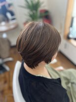 ココロ(Cocoro)&nbsp;大人女性の白髪ぼかし×丸みショートボブ