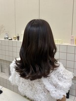 リル(re'll)&nbsp;《花屋併設》肌まで綺麗に見せる、ダークカラー