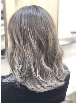 ヨファ ヘアー 芦屋店(YOFA hair) おとなかわいいグレーバレイヤージュ