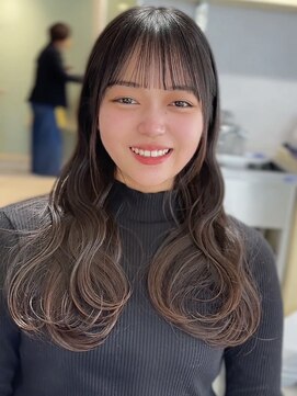 ティア(Tia.) （ぱっつん/シースルー/ウェーブ/前髪/サイドバング/小顔）