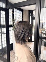 ココネ(cocone)&nbsp;アッシュカラー+ショートレイヤースタイル