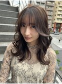 韓国風シースルーバングと重めミディアムスタイル