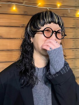 ナループロアオハナ(Nalu pu loa ohana) ポイントブリーチデザインカラーオン眉ウェーブパーマ