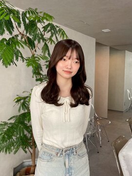 クム 横浜(qumu) セミロング×艶ブラウン　　qumu横浜