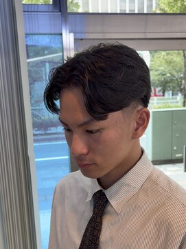 アンサー 千葉中央(UNSER prod by THE DAY) 刈り上げセンターパート/外国人風テーパーフェード