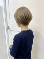 バッカ(BACCA) 柔らかベージュで品よく若見え