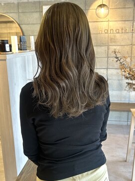 ソーイ ヘアアンドライフスタイル ショップ(SO-E HAIR&LIFESTYLE SHOP) オリーブカラー