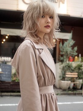 ネフ(NeF) ホワイトベージュのレイヤーロブ☆