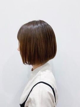 ビーワールド(B WORLD) 前下がりショートボブ【 藤枝/髪質改善/カラー】
