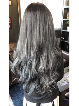 キラ(KIRA) アッシュグレージュ