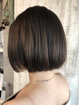 エンド(END) 大人可愛い小顔ワンサイドショートボブ丸み前下がり