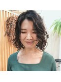 大人無造作ミディアムウェーブ