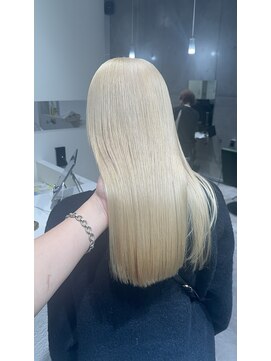 モニカ(MONIQA) ペールベージュ