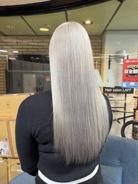 ラフ(LAFF) 【美しさ際立つ抜け感ホワイトカラー】