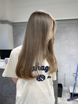 ジゼル 梅田(GiseL) 寒色ベージュ、レイヤー