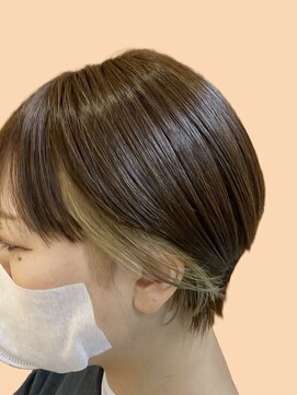 ジャンクス ショートボブのイヤリングカラー