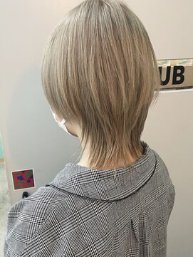 キューズ クラブ(cuz KLUB) ショートウルフベージュ