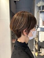 インス(ensue) 春カラーで透明感!ショート白髪ぼかし40代50代