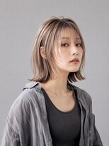 トリニティ(trinity) ブリーチダブルカラー グレージュ シースルーバング 外ハネ