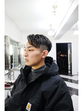 メリケンバーバーショップ フクオカ(MERICAN BARBERSHOP FUK) サイドパートショートフェザーマッシュ