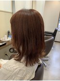 《見附　今町》明るめピンク×レッド　　外はねセミロング