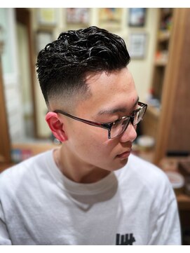 フォーコーナーズ(Four Corners) SKIN FADE × PERM　フェードカット