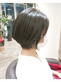自然な丸みが出るナチュラル前下がりショート
