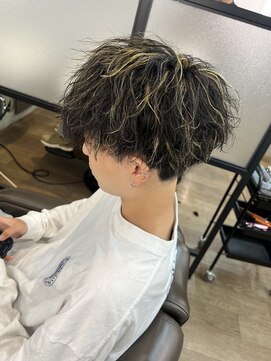 クロムトウキョウ ザ バーバー 新宿本店(CHROM TOKYO the Barber) ツイスパマッシュイエローハイライト